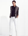 Veste à sequins, chemisier et pantalon blanc de Sinéquanone Veste à sequins, chemisier et pantalon blanc de Sinéquanone