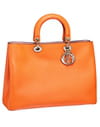 Sac "Diorissimo" en veau lisse tangerine de Dior Sac "Diorissimo" en veau lisse tangerine de Dior