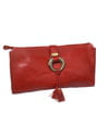 La pochette rouge de Jimmy Choo La pochette rouge de Jimmy Choo